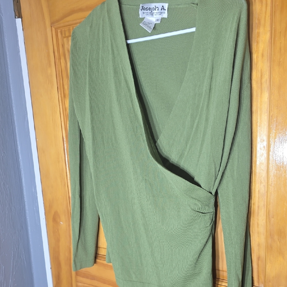 Joseph A  Women's Olive V-Neck BLOUSE XL